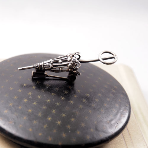 シルバー　アンブレラ　ブローチ