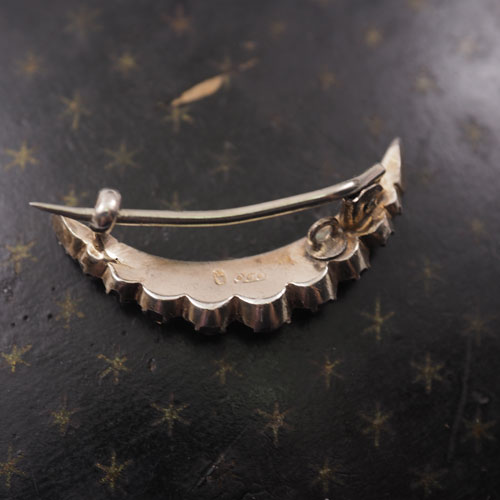 シルバー＆ペースト　三日月ブローチ（2.6cm)