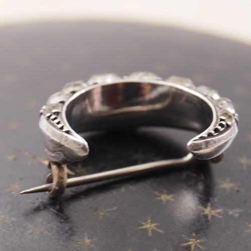 シルバー＆ペースト　三日月ブローチ(2.2cm)