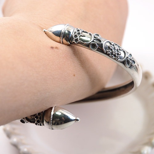 アンティークシルバー ドングリ バングル