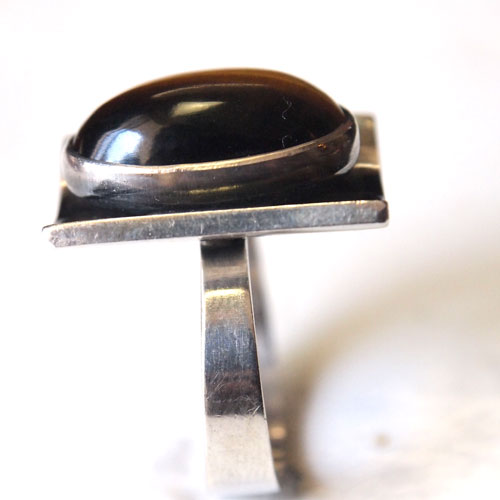 N.E.FROM（N.E.フロム）オーバル タイガーアイ スクエアリング