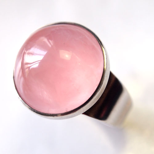 N.E.FROM（N.E.フロム）ローズクォーツカボションリング