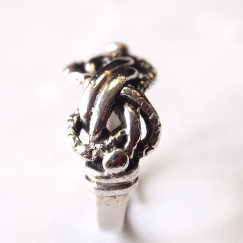 ヴィクトリアンシルバー　エイトノット（八の字結び）リング