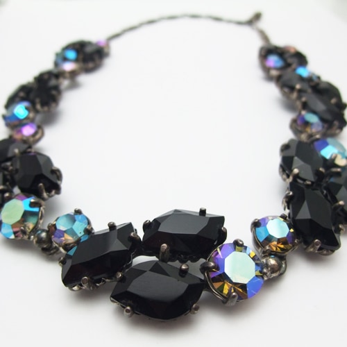 Elsa Schiaparelli　エルザ・スキャパレリ　ブラック＆オーロラアクア　クリスタルネックレス
