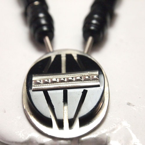 ブラックガラリス&クローム アールデコネックレス