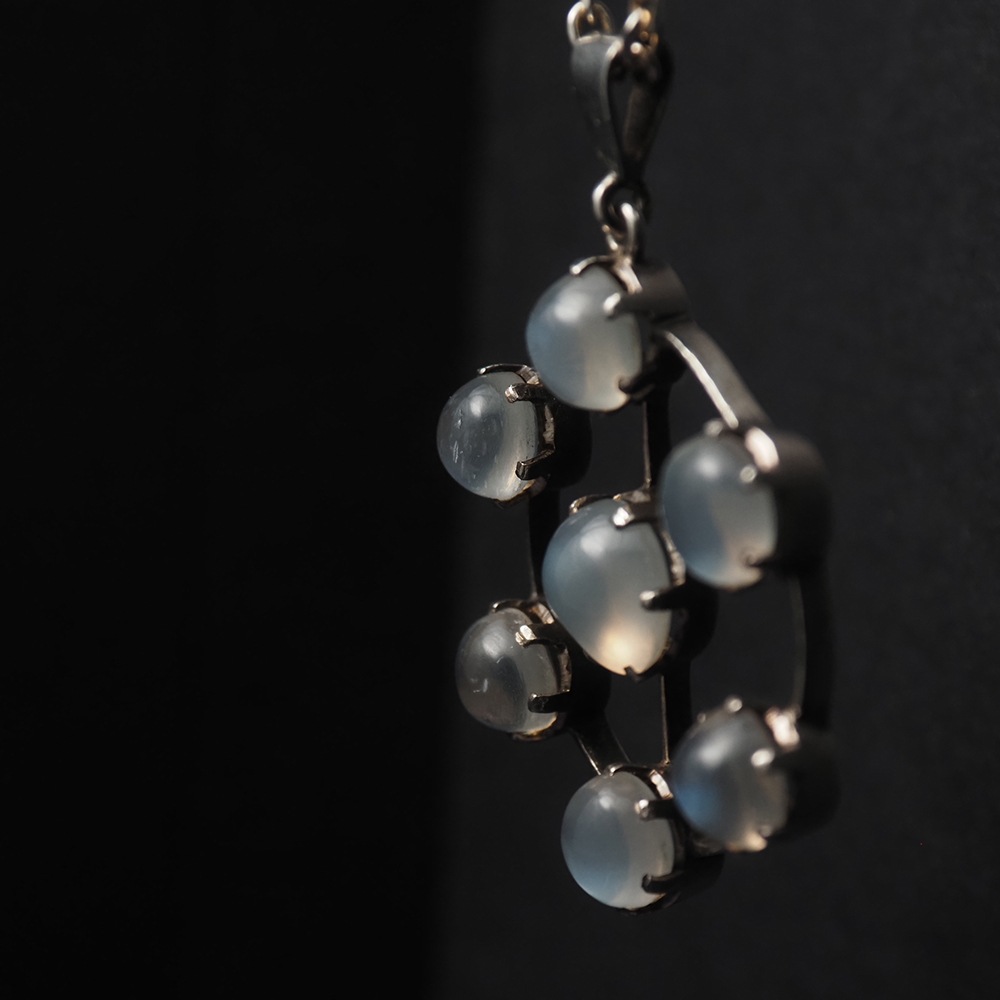 天然ムーンストーン・7クラスター アールデコ・シルバーペンダント