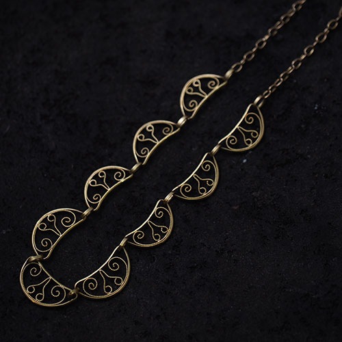 18金　フィリグリー 三日月ネックレス