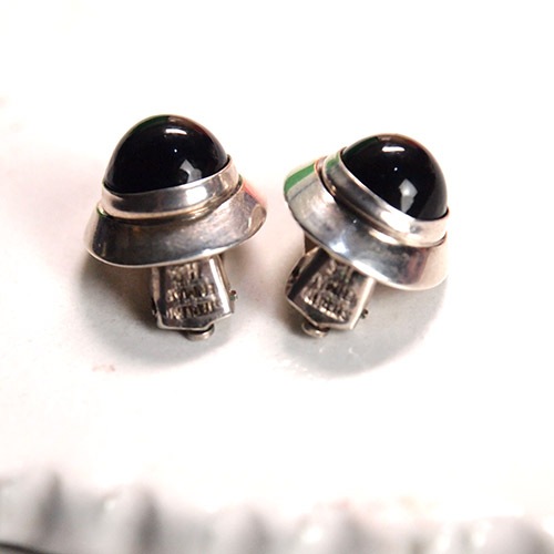 HERMAN SIESNBOL オニキスイヤリング