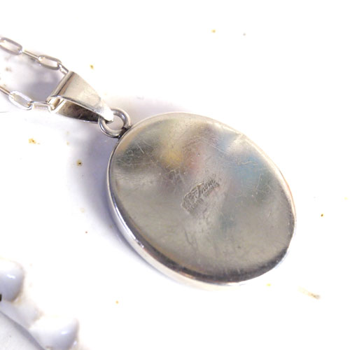 N.E.FROM (N.E.フロム）　デンマーク　オニキスオーバルペンダント