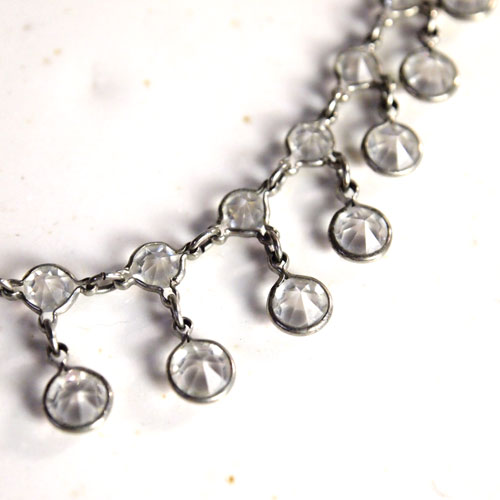 クリスタル＆プラチナム（メタル）　フリンジネックレス