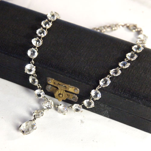 クリスタル＆プラチナム（メタル）ドロップネックレス