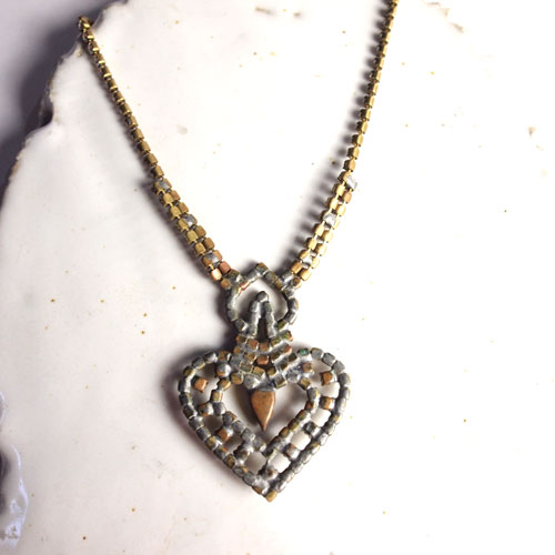 チェコ　クリスタル　ハート　ネックレス