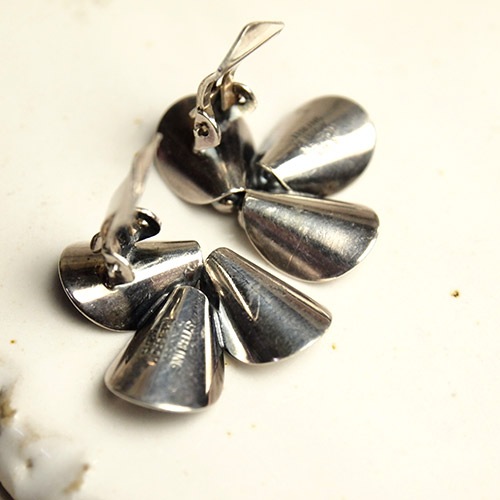 N.E.FROM (N.E.フロム）　デンマーク　モダンフラワーイヤリング