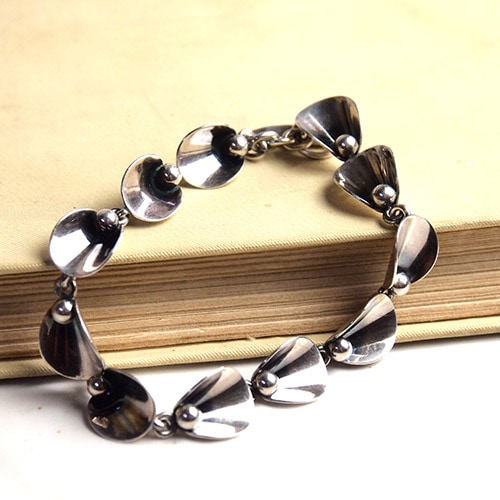 N.E.FROM (N.E.フロム) デンマーク モダンフラワーブレスレット