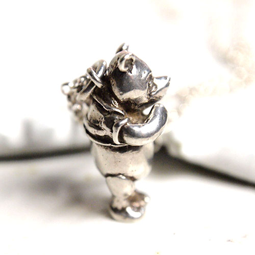 シルバー　Winnie the pooh　チャームペンダント