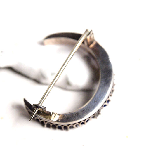 ヴィクトリアンシルバー　ブルー＆クリア　ペーストクレセントブローチ