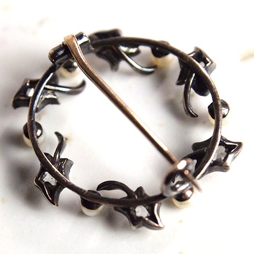 18金 シルバー ローズカットダイヤモンド&シードパール リースブローチ