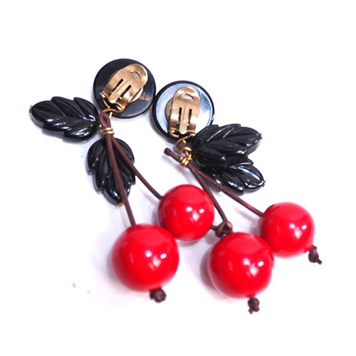 オールドプラスチック レッドチェリー&ブラックリーフ イヤリング