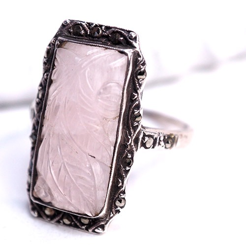 シルバー＆ローズクォーツ　葉の彫りのリング　