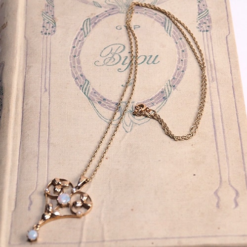 9金　オパール　クローパー＆ハート　ペンダント&チェーン