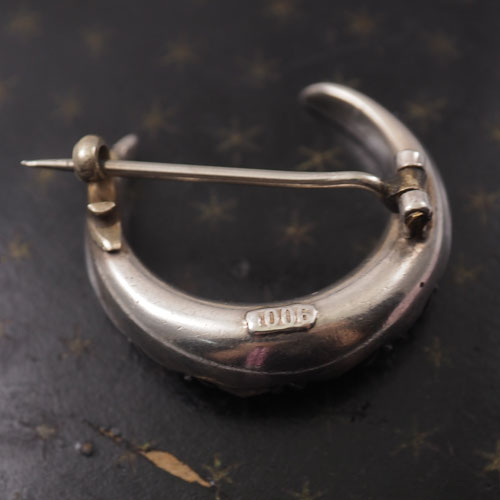 シルバー＆ペースト　三日月ブローチ(2.2cm)