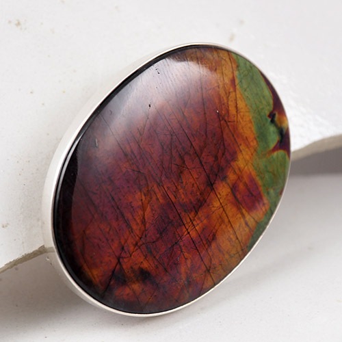 Kaunis Koru カウニスコル ラブラドライト　ブローチ（パープル系）