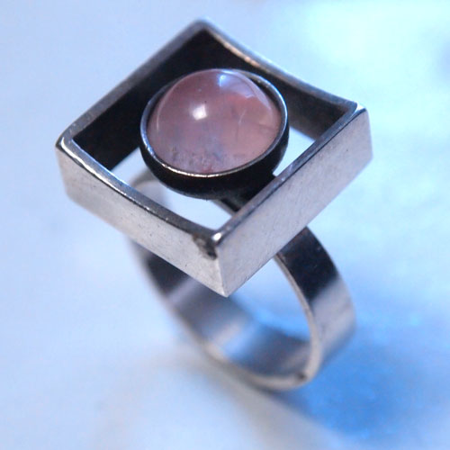 N.E.FROM(N.E.フロム）ローズクォーツスクエアリング