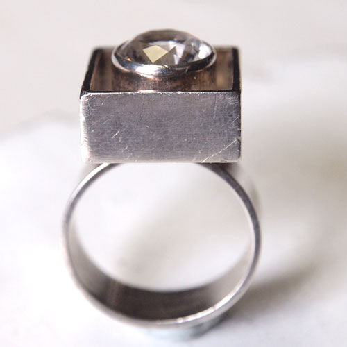 N.E.FROM（N.E フロム）ロッククリスタル　スクエアリング