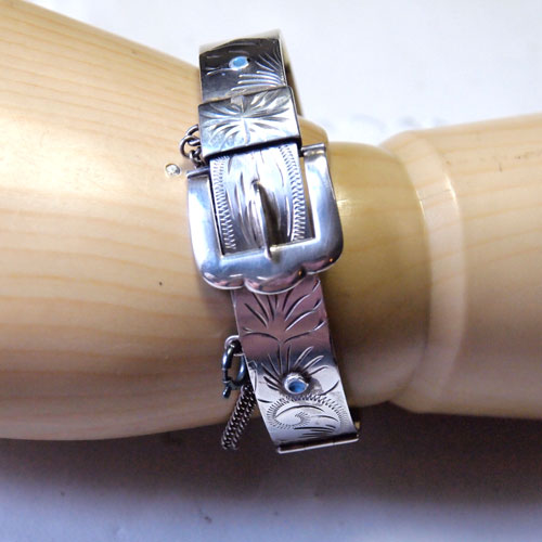 0-シルバーバックルブレスレット