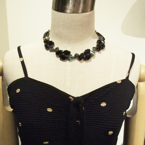 Elsa Schiaparelli　エルザ・スキャパレリ　ブラック＆オーロラアクア　クリスタルネックレス