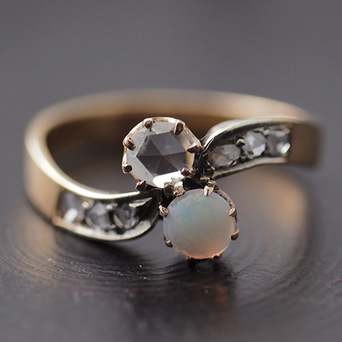 14金　天然オパール　ローズカットダイヤモンド　トワエモアリング