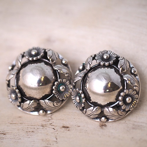 N.E.FROM ニルスエリックフロム シルバー フラワー&シルバーボールイヤリング