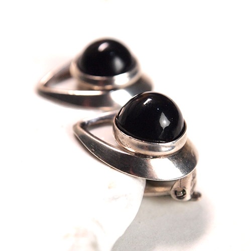 HERMAN SIESNBOL オニキスイヤリング