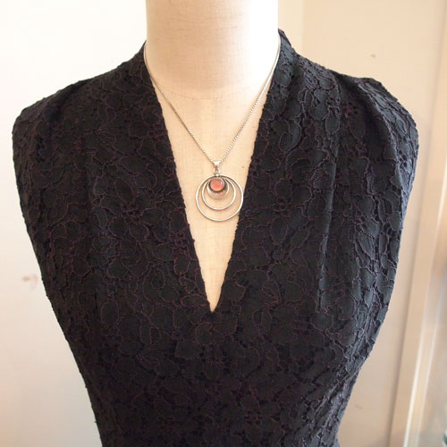 N.E.FROM (N.E.フロム）　デンマーク　ローズクォーツ ドットペンダント