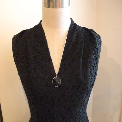 N.E.FROM (N.E.フロム）　デンマーク　オニキスオーバルペンダント