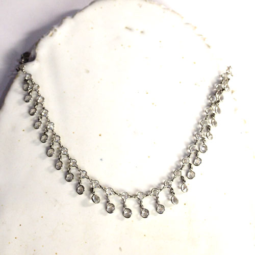 クリスタル＆プラチナム（メタル）　フリンジネックレス