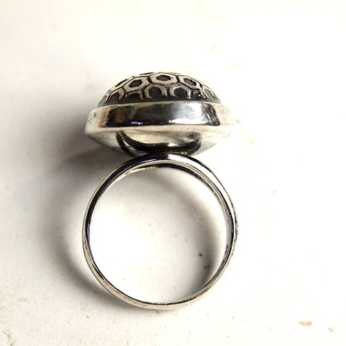 ERIK GRANIT シルバー 亀甲デザインドームリング