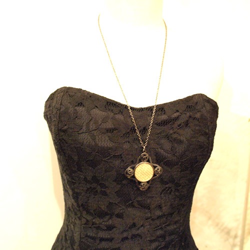 フレンチ　ガンメタル　ロケット＆チェーンネックレス