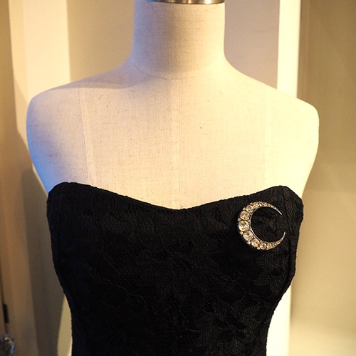 シルバー＆オールドマインカットペースト　ビッグクレセントブローチ