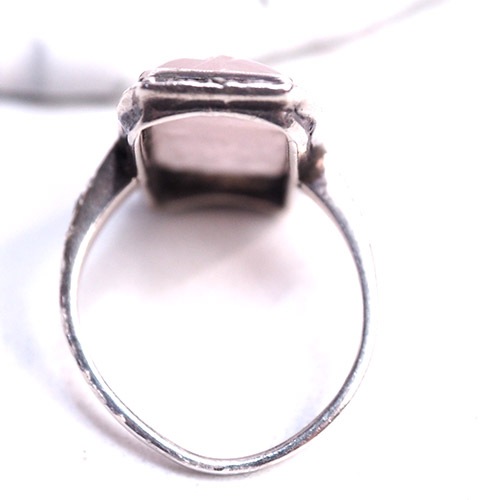 シルバー＆ローズクォーツ　葉の彫りのリング　