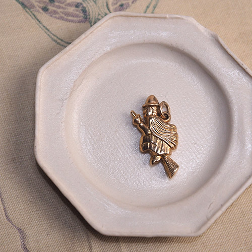 9金　魔女のチャーム