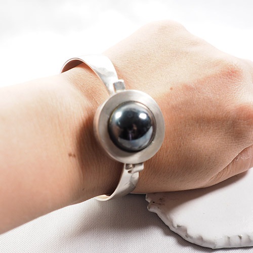 N.E.フロム　ヘマタイト＆シルバー　バングル