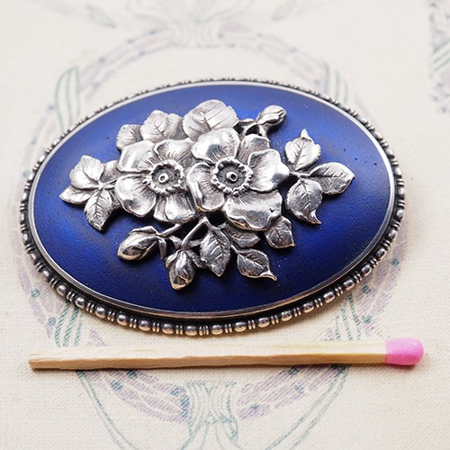 シルバー＆ブルーエナメル　フラワーブローチ