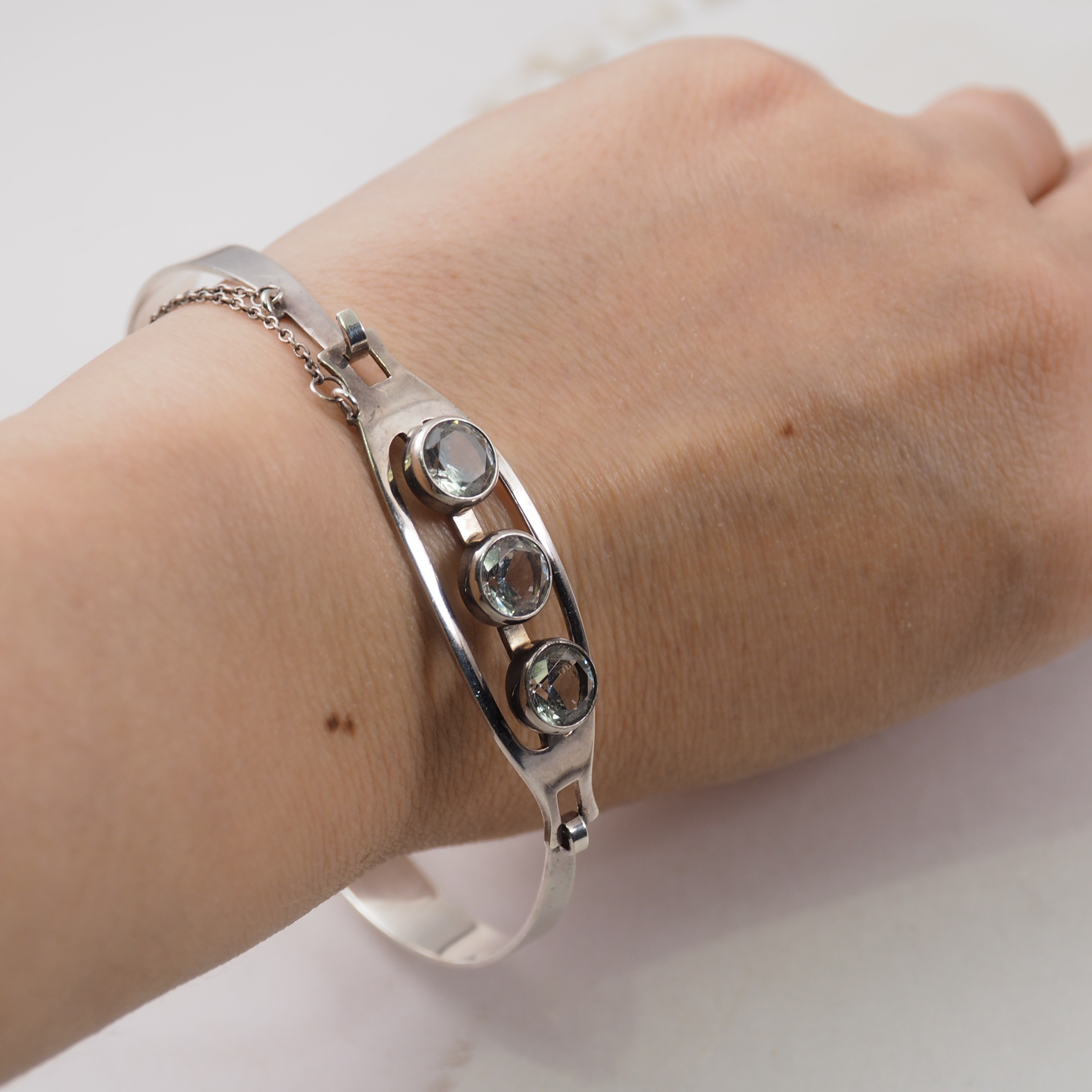 Auran Kultaseppa クルタセッパ　クリスタル　シルバーバングル