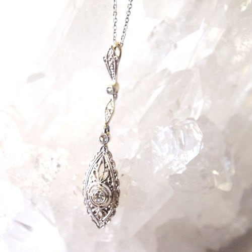 14金 ホワイトゴールド ダイヤモンド アールデコミル打ちペンダント(アンティークジュエリー)