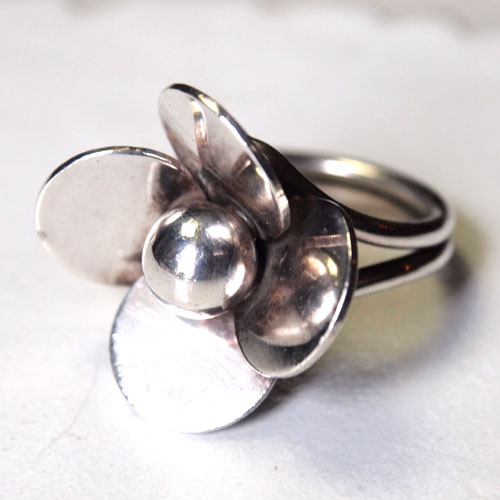 シルバープロペラデザインリング