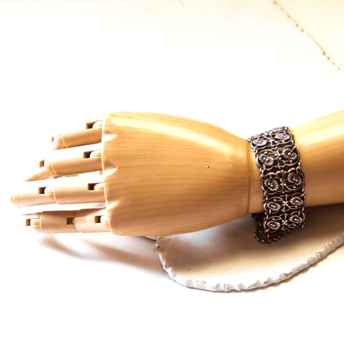 シルバーフラワーワイドブレスレット