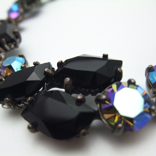 Elsa Schiaparelli　エルザ・スキャパレリ　ブラック＆オーロラアクア　クリスタルネックレス