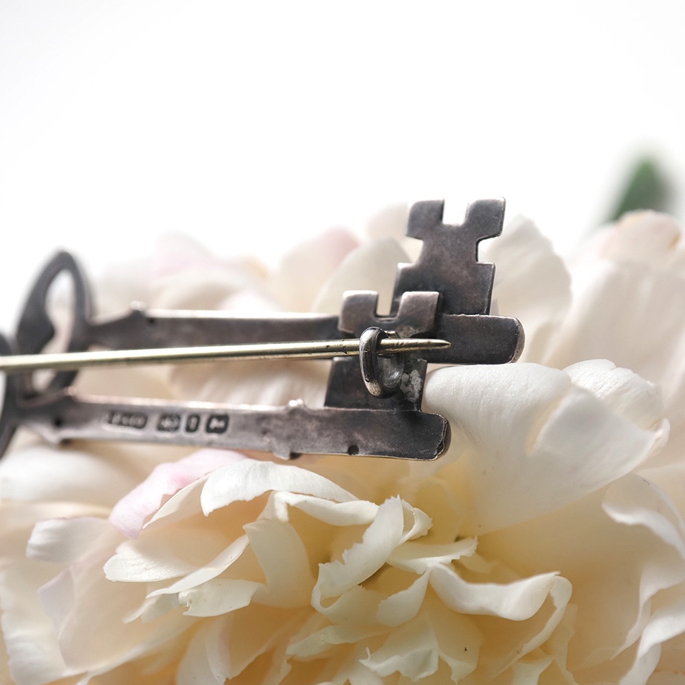 アンティーク シルバー・ダブルキーブローチ