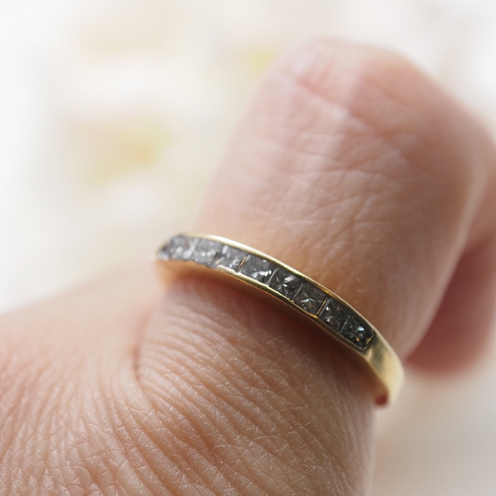 18金 天然プリンセスカットダイヤモンド 一文字リング